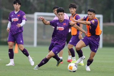 Các tuyển thủ U23 Việt Nam nỗ lực tập luyện trước giải đấu quan trọng. (Ảnh: VFF)