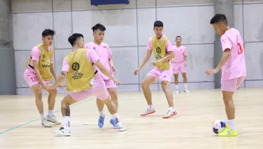 Các thành viên đội tuyển futsal Việt Nam tiếp tục tập luyện. (Ảnh: VFF)