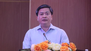 Bí thư Tỉnh ủy Bến Tre Lê Đức Thọ phát biểu tại buổi đối thoại.