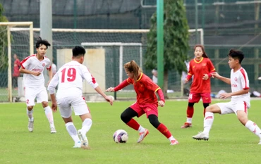Các cầu thủ nam của U15 Viettel là bài thử chất lượng đối với các nữ tuyển thủ U20 Việt Nam. (Ảnh: VFF)