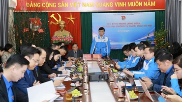 Đồng chí Bùi Quang Huy điều hành buổi làm việc.