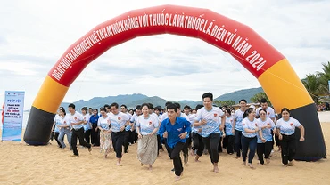 Các bạn trẻ tham gia Giải chạy Thanh niên Việt Nam nói không với thuốc lá và thuốc lá điện tử năm 2024.