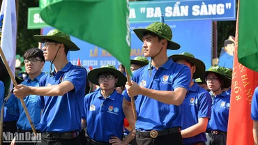 Các chiến sĩ tình nguyện "Mùa hè xanh" Thủ đô với tinh thần "Ba sẵn sàng".