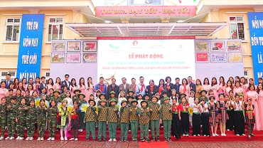 Các đại biểu chụp ảnh lưu niệm tại buổi lễ.