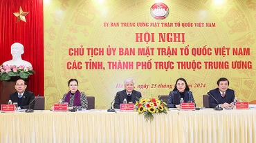 Các đồng chí chủ trì Hội nghị.