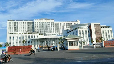 Bệnh viện đa khoa Đồng Tháp (cơ sở mới) ngày đầu tiên đón tiếp bệnh nhân. 