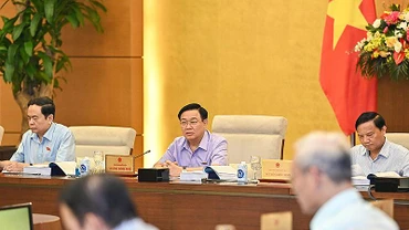 Chủ tịch Quốc hội Vương Đình Huệ phát biểu ý kiến tại phiên họp. (Ảnh: Duy Linh)