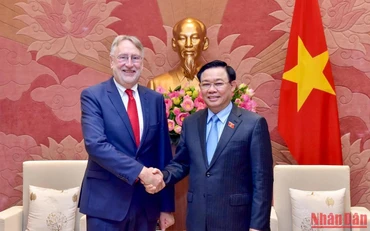 Chủ tịch Quốc hội Vương Đình Huệ và Chủ tịch Ủy ban Thương mại Quốc tế, Nghị viện Châu Âu Bernd Lange.