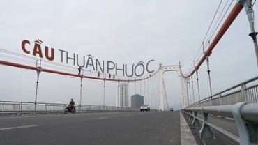 Theo chân những người "làm xiếc" ở nơi cuối sông đầu biển