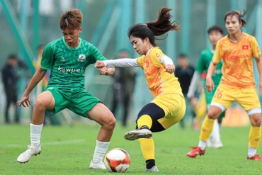 Thanh Nhã thi đấu nỗ lực trên hàng công. (Ảnh: VFF)