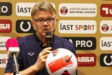 HLV Phillipe Troussier tại buổi họp báo trước trận đấu giữa U23 Việt Nam và U23 Iraq. (Ảnh: VFF)