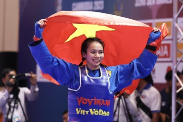 Lê Thị Hiền mang Huy chương Vàng về cho Đoàn Thể thao Việt Nam trong ngày 6/5. (Ảnh: TTXVN)