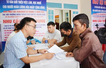 Tư vấn việc làm cho người chấp hành xong án phạt tù hòa nhập cộng đồng tại thành phố Tam Kỳ.