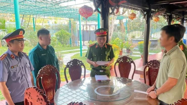 Cơ quan điều tra công bố quyết định khởi tố bị can đối với Bùi Ngọc Dũng.