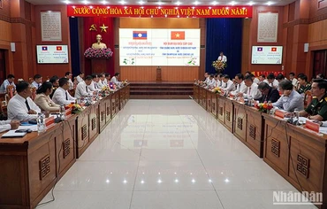 Quang cảnh buổi hội đàm giữa hai tỉnh: Quảng Nam và Chămpasak (Lào).