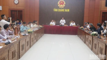 Quang cảnh họp báo thông tin về kỷ niệm 50 năm Ngày giải phóng và 95 năm Ngày thành lập Đảng bộ tỉnh Quảng Nam. 
