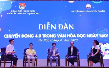 Các đại biểu giao lưu, chia sẻ ý kiến tại Diễn đàn “Chuyển động 4.0 trong văn hóa đọc ngày nay” trong khuôn khổ Ngày hội.