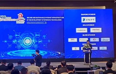 Giám đốc Trung tâm Internet Việt Nam (VNNIC) Nguyễn Hồng Thắng phát biểu khai mạc Hội nghị chính.
