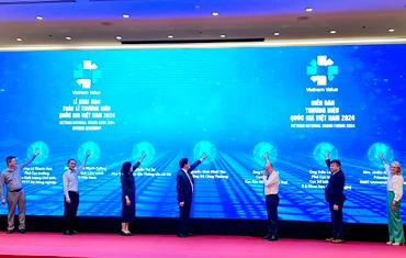 Các đại biểu ấn nút khai mạc Tuần lễ Thương hiệu Quốc gia Việt Nam 2024.
