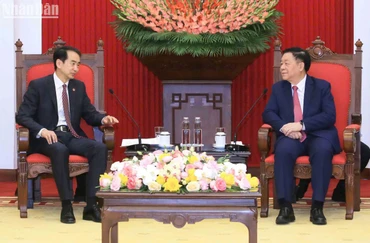Đồng chí Nguyễn Trọng Nghĩa tiếp Đại sứ đặc mệnh toàn quyền nước Cộng hòa nhân dân Trung Hoa Hà Vĩ 