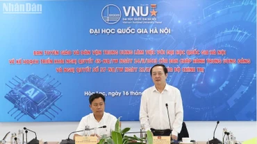 Đồng chí Huỳnh Thành Đạt, Ủy viên Trung ương Đảng, Phó Trưởng Ban Tuyên giáo và Dân vận Trung ương phát biểu tại buổi làm việc.