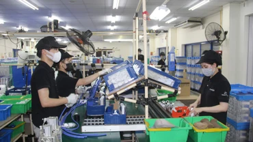 Hoạt động sản xuất tại Công ty trách nhiệm hữu hạn Takagi-Việt Nam, khu công nghiệp Thăng Long II, tỉnh Hưng Yên.