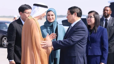 Lễ tiễn Thủ tướng Phạm Minh Chính và Phu nhân kết thúc chuyến tham dự Hội nghị COP28 tại UAE. (Ảnh: Dương Giang/TTXVN)
