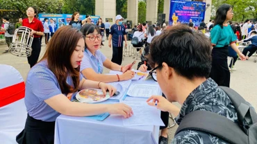Các đơn vị doanh nghiệp giới thiệu vị trí việc làm cho người lao động.