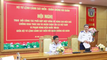 Thiếu tướng Lê Đình Cường, Phó Tư lệnh-Tham mưu trưởng Cảnh sát biển Việt Nam phát biểu tại hội nghị. 