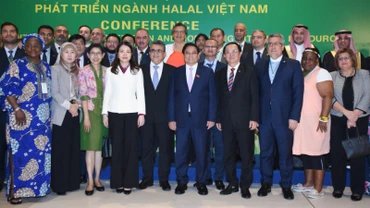 Thủ tướng Phạm Minh Chính với các đại biểu tham dự Hội nghị.