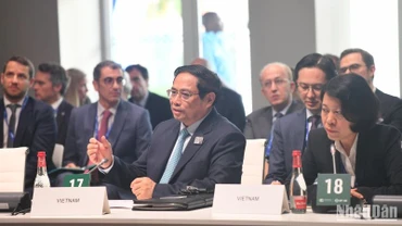 Thủ tướng Phạm Minh Chính phát biểu ý kiến tại Tọa đàm "Đẩy nhanh chuyển đổi điện than".