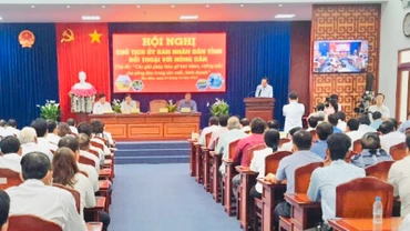 Hơn 100 đại biểu là nông dân, các hộ sản xuất tại cơ sở dự Hội nghị.