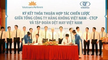 Lãnh đạo Vinatex và Vietnam Airlines ký thỏa thuận hợp tác.