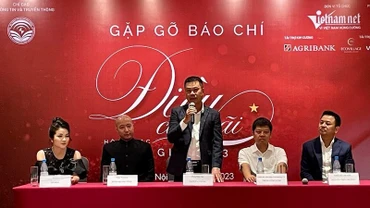 Ekip thực hiện thông tin về chương trình "Điều còn mãi" 2023.