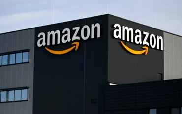 Biểu tượng Amazon tại trung tâm phân phối ở Moenchengladbach, Đức. (Ảnh: AFP/TTXVN)