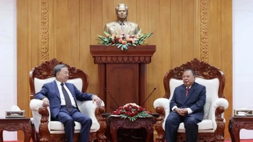 Chủ tịch nước Tô Lâm gặp nguyên Tổng Bí thư, Chủ tịch nước Lào Bounnhang Vorachith. (Ảnh: Nhan Sáng/TTXVN)