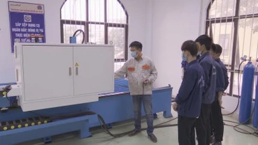 Giờ học thực hành của thầy và trò trường Cao đẳng nghề Hà Nam.