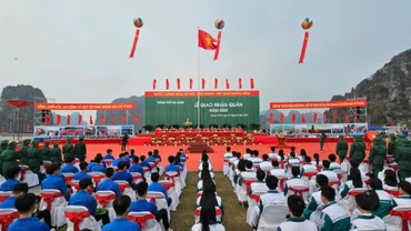 Quang cảnh lễ giao nhận quân năm 2025 của thành phố Hạ Long.
