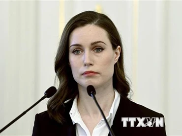 Thủ tướng Phần Lan Sanna Marin phát biểu tại một cuộc họp báo ở Helsinki. (Ảnh: AFP/TTXVN)
