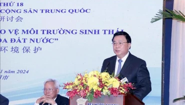 Đồng chí Nguyễn Xuân Thắng, Ủy viên Bộ Chính trị, Chủ tịch Hội đồng Lý luận Trung ương, Giám đốc Học viện Chính trị quốc gia Hồ Chí Minh phát biểu đề dẫn Hội thảo.