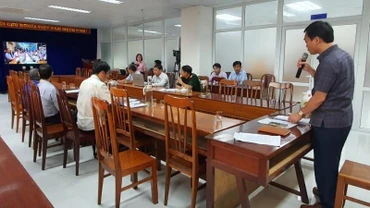 Ban Chỉ huy Phòng chống thiên tai-Tìm kiếm cứu nạn và Phòng thủ dân sự tỉnh Kon Tum báo cáo tại buổi họp trực tuyến.