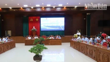 Chủ tịch Ủy ban Nhân dân tỉnh Đắk Lắk Phạm Ngọc Nghị phát biểu tại hội nghị đối thoại.