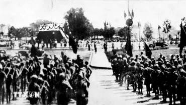 Ngày 2/9/1945, trên 50 vạn nhân dân thủ đô mít tinh tại Quảng trường Ba Đình nghe Chủ tịch Hồ Chí Minh thay mặt Chính phủ lâm thời đọc Tuyên ngôn độc lập và tuyên bố thành lập nước Việt Nam dân chủ cộng hòa. (Ảnh tư liệu)