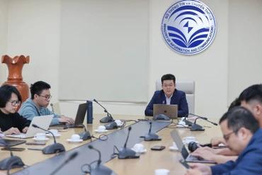 Ông Nguyễn Hồng Thắng, Cục trưởng Cục Viễn thông (Bộ Thông tin và Truyền thông) trao đổi với các phóng viên.