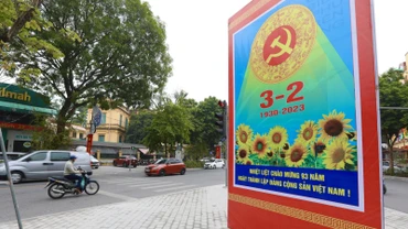 Pano cổ động kỷ niệm 93 năm Ngày thành lập Đảng Cộng sản Việt Nam. (Ảnh Hoàng Hiếu/TTXVN)
