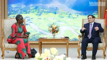 Thủ tướng Phạm Minh Chính tiếp bà Antoinette Sayeh. (Ảnh: VGP)