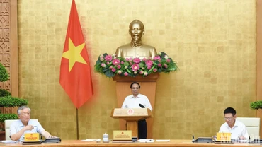 Thủ tướng Phạm Minh Chính chủ trì phiên họp Chính phủ chuyên đề về xây dựng pháp luật. (Ảnh: Trần Hải)