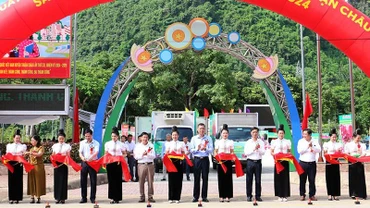 Lễ xuất hành xuất khẩu sản phẩm thanh long ruột đỏ sang thị trường Italia.