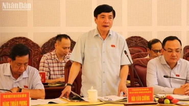 Ủy ban Thường vụ Quốc hội do Ủy viên Trung ương Đảng, Ủy viên Ủy ban Thường vụ Quốc hội, Tổng Thư ký Quốc hội, Chủ nhiệm Văn phòng Quốc hội Bùi Văn Cường làm trưởng đoàn giám sát phát biểu tại buổi làm việc.