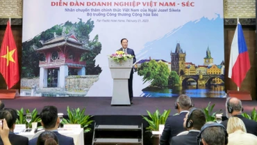 Chủ tịch VCCI Phạm Tấn Công phát biểu tại Diễn đàn.